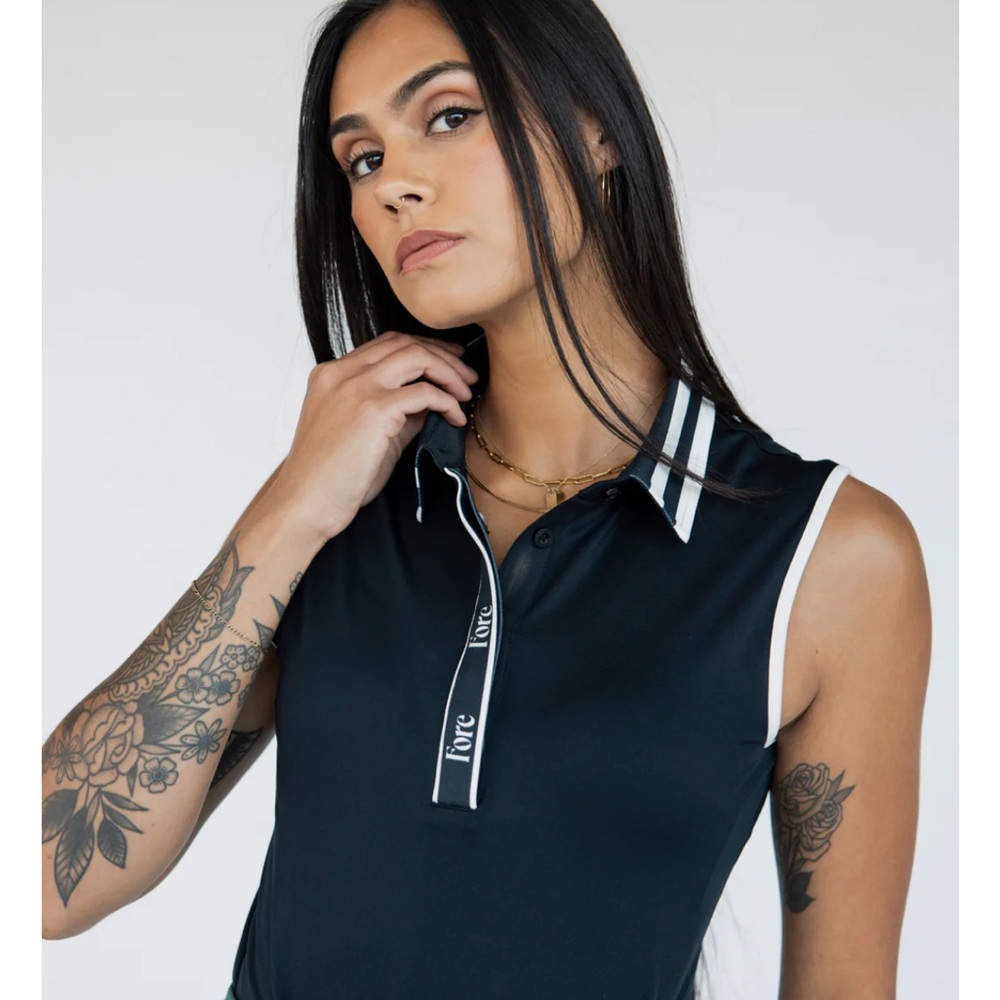 Black sleeveless Fore All gold shirt